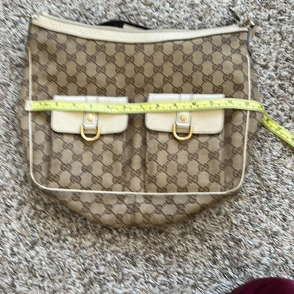 Gucci bag pretty good condition. I love this bag. Very versatile - Picture 8 of 12